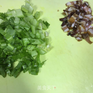 腊肉芥菜炒饭的做法步骤：1