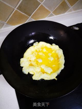 韭黄炒鸡蛋的做法步骤：2