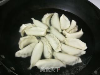荠菜莲藕鲜肉饺的做法步骤：10