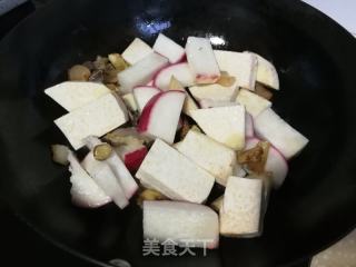 咸肉香芋萝卜煲的做法步骤：6