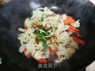 香菇胡萝卜炒花菜的做法步骤：6