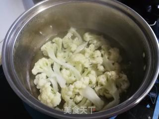 香菇胡萝卜炒花菜的做法步骤：2