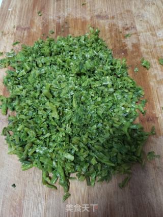 红薯梗馅发面饼的做法步骤：1