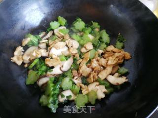 鸡肉香菇炒芥菜的做法步骤：5