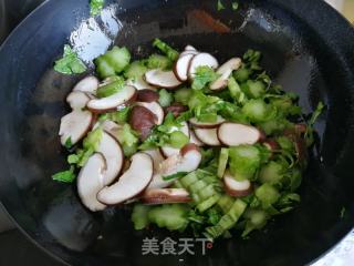 鸡肉香菇炒芥菜的做法步骤：4