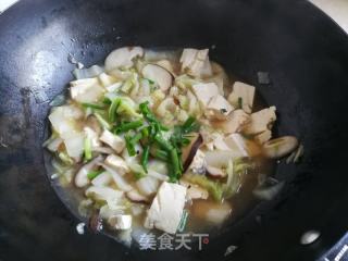 白菜香菇炖豆腐的做法步骤：5