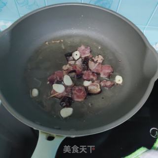 腊肉炒菜花的做法步骤：4