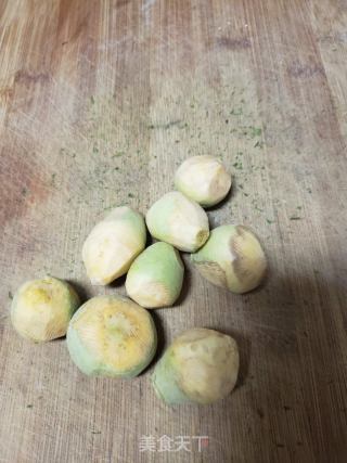 蔓菁小米粥的做法步骤：1