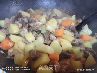 牛腩烧土豆的做法步骤：6