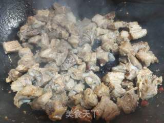 牛腩烧土豆的做法步骤：2