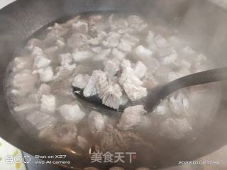 牛腩烧土豆的做法步骤：1