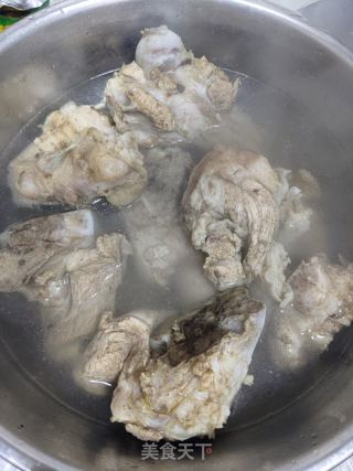 红烧大棒骨的做法步骤：2