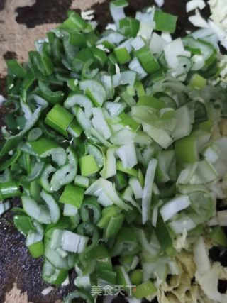 白菜葱花煎蛋的做法步骤：2
