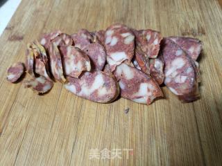 菠菜炒腊肠的做法步骤：2