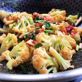 蒜苗番茄炒菜花的做法步骤：8