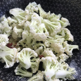 蒜苗番茄炒菜花的做法步骤：4