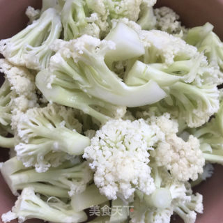 蒜苗番茄炒菜花的做法步骤：1