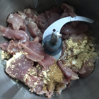 海参韭菜鲜肉水饺的做法步骤：3