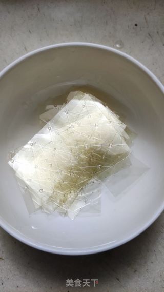 草莓酸奶慕斯蛋糕的做法步骤：1