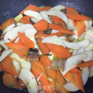 五花肉炒三色的做法步骤：9