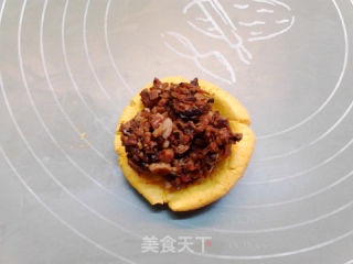 腊肉蘑菇雪花南瓜饼的做法步骤：17