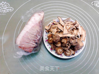 腊肉蘑菇雪花南瓜饼的做法步骤：1