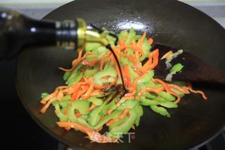 辣椒炒苦瓜的做法步骤：6