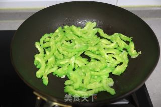 辣椒炒苦瓜的做法步骤：4