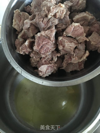 胡萝卜土豆焖牛肉的做法步骤：5
