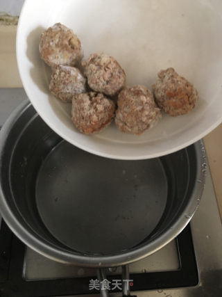 芹菜肉丸汤的做法步骤：5