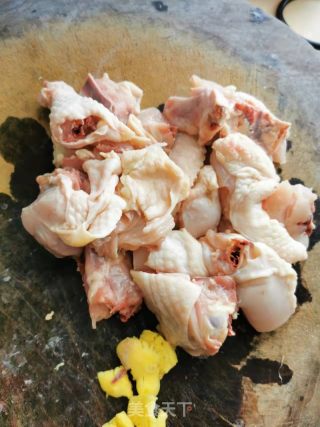 土豆焖鸡的做法步骤：2
