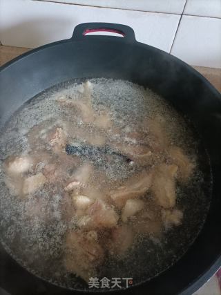 辣子鸡的做法步骤：1