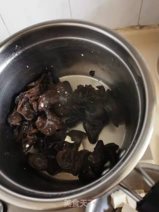 豆腐黑木耳素汤的做法步骤：3