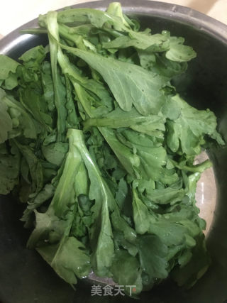 牛肉丸茼蒿的做法步骤：2