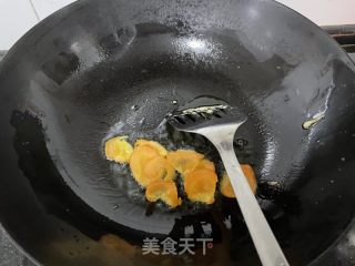 芹菜叶炒鸡蛋的做法步骤：4