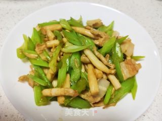 肉片白玉菇炒香芹的做法步骤：14
