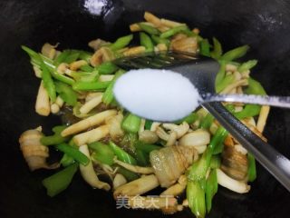 肉片白玉菇炒香芹的做法步骤：12
