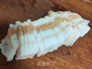 肉片白玉菇炒香芹的做法步骤：1
