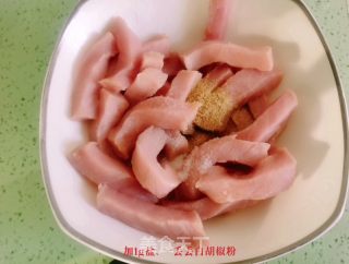 糖醋里脊的做法步骤：2