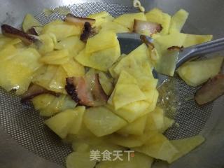 腊肉炒土豆片的做法步骤：7
