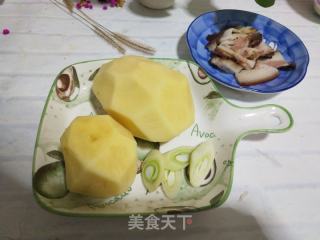 腊肉炒土豆片的做法步骤：2