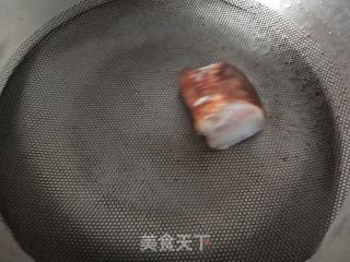 腊肉炒土豆片的做法步骤：1