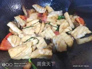五花肉烧豆腐片的做法步骤：2