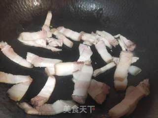 五花肉烧豆腐片的做法步骤：1