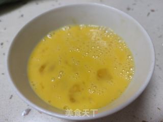 尖椒炒鸡蛋的做法步骤：2