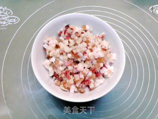 腊肉蘑菇叶儿粑的做法步骤：4