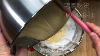 蜂蜜古早蛋糕，水浴法制作，棉花般Q弹，入口即化，颜值也很高！的做法步骤：13