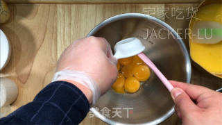 蜂蜜古早蛋糕，水浴法制作，棉花般Q弹，入口即化，颜值也很高！的做法步骤：4