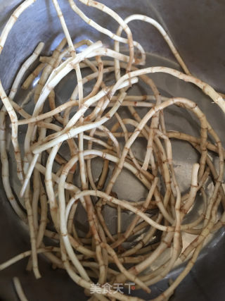 凉拌折耳根的做法步骤：1