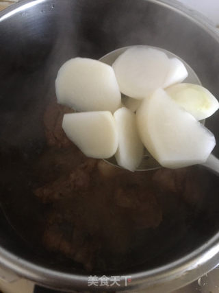 排骨焖萝卜的做法步骤：6